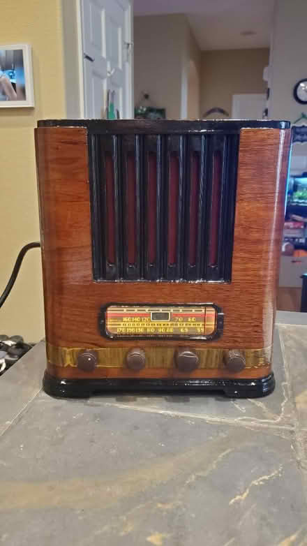 Photo of Vintage Tube radios (South East Aurora) #1