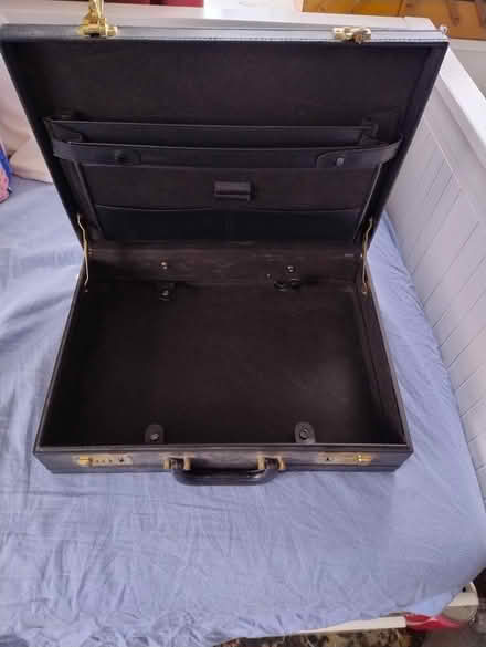 Photo of free Briefcase (Bentilee ST2) #1