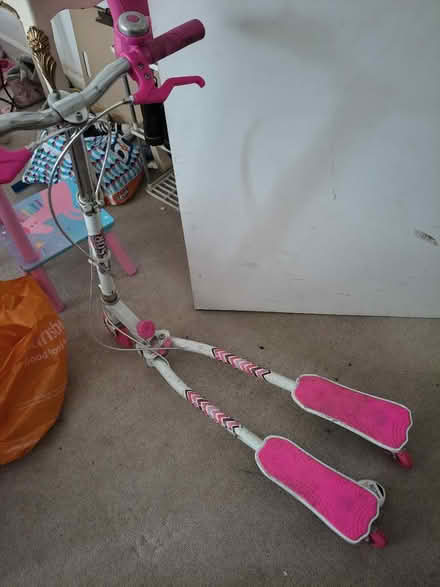 Photo of free Girls Scissor scooter (Blackley M9) #1