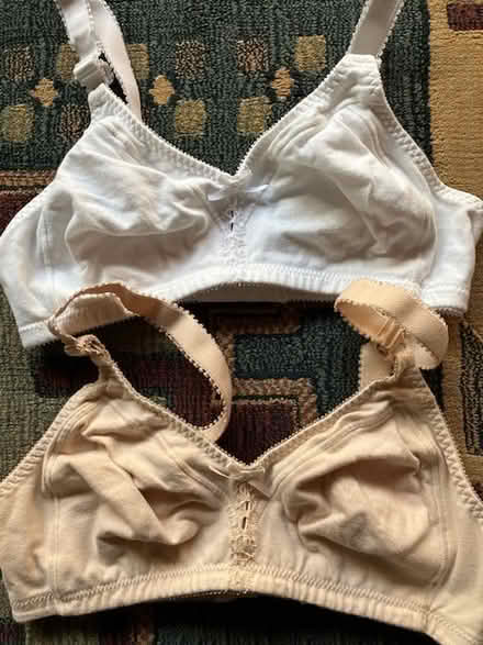Photo of free 2 Bali bras, sz 36B - like new (south sunnyvale) #1