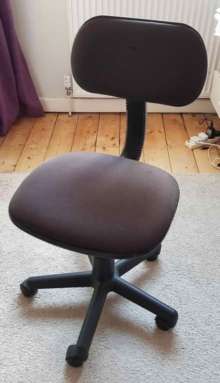 Photo of free Office chair on wheels (Eastville BS5) #3