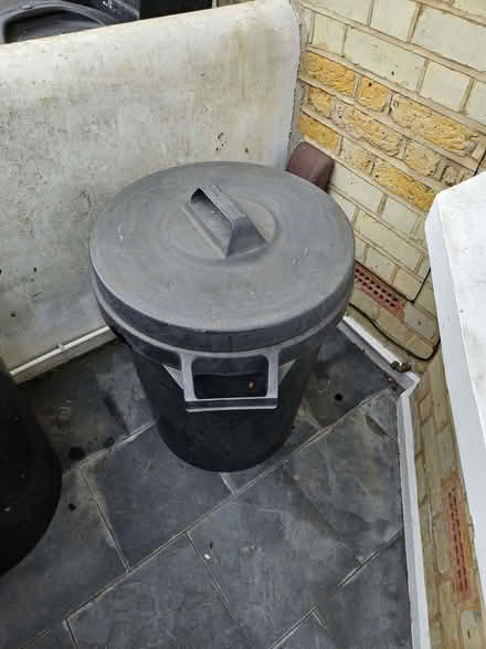 Photo of free Dustbin: Bin for outside (Wandsworth Common SW11) #1