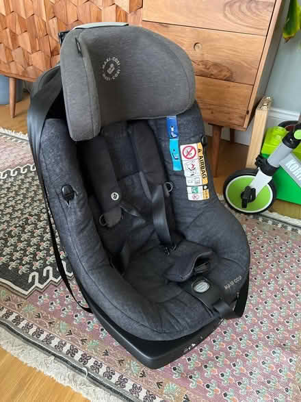 Photo of free Maxicosi I-size car seat 0-15m (Ladywell SE4) #1