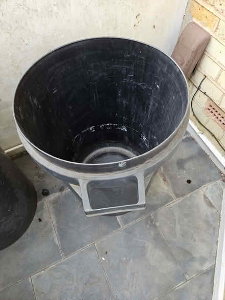 Photo of free Dustbin: Bin for outside (Wandsworth Common SW11) #3