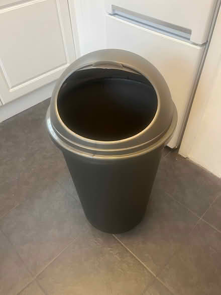 Photo of free Rubbish bin (St John’s Wood NW8) #1