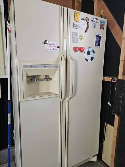 Photo of free Side by Side Fridge (Side of the house) #1