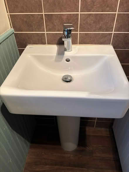 Photo of free Pedestal sink and matching bath tap (Bognor (Town centre) PO21) #1