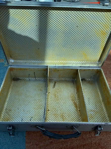 Photo of free Flight case Aluminium (Birchwood LN6) #3