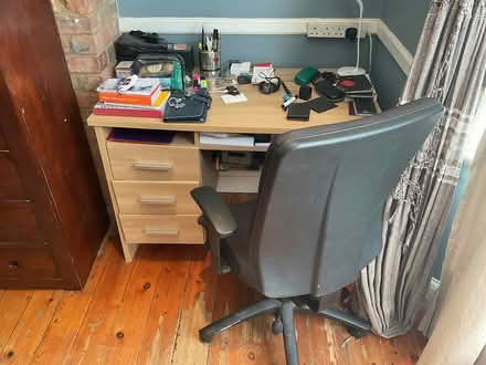 Photo of free Office desk and office chair (TW20) #2