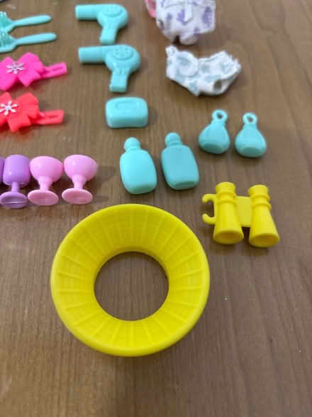 Photo of free Small doll (Barbie?) accessories (Braybrooke Road, Hastings TN34) #4