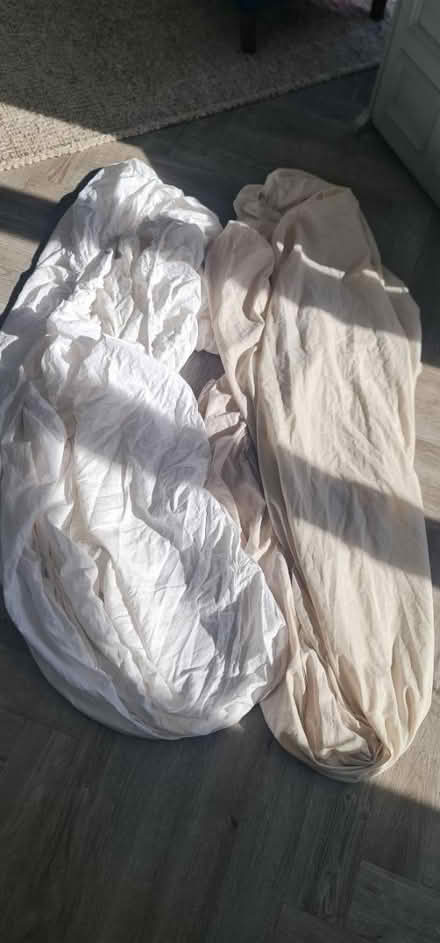 Photo of free King size fitted sheets (Preston PR5) #1