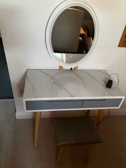 Photo of free Dressing table with seat (Swindon SN25) #1