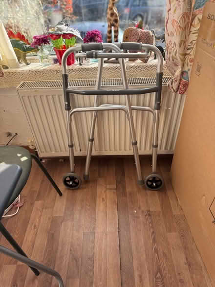 Photo of free walking stand with wheel (Central Watford WD17) #1