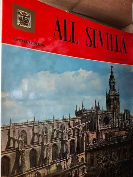 Photo of free Glossy little books from Spain (Wellington Village) #4