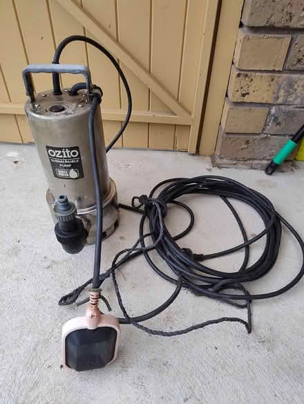 Photo of free Pump/Vacuum cleaner (Mitcham) #1
