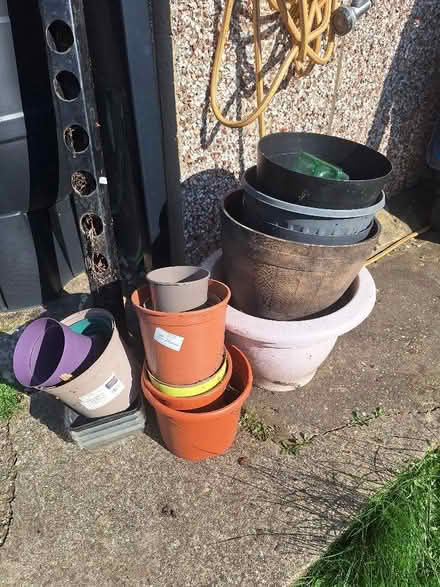 Photo of free Mix of plant pots (Manor Top S12) #1