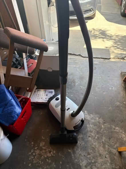 Photo of free Miele vacuum (Highland Park/Eagle Rock) #2