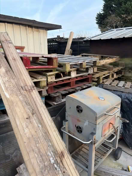 Photo of free Pallets (Saltney Ferry CH4) #2