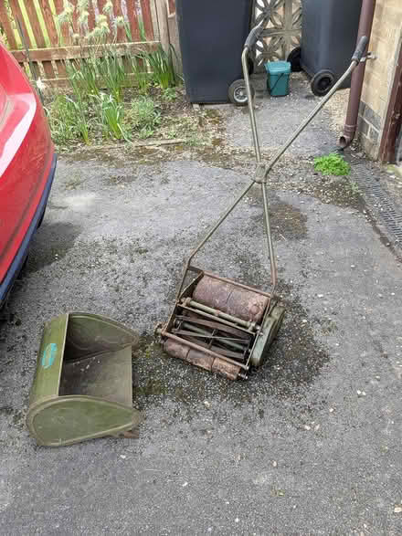Photo of free Old manual lawnmower (Wirksworth south DE4) #3