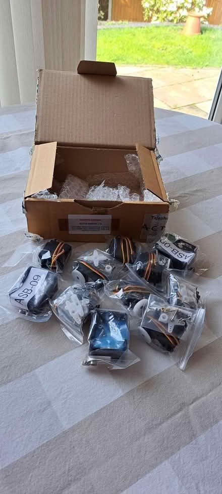 Photo of free Hitec HS322HD Servos (Southampton SO16 8ES) #1