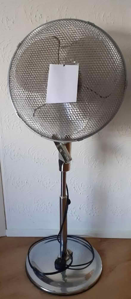 Photo of free Standing fan (Enfield EN2) #1