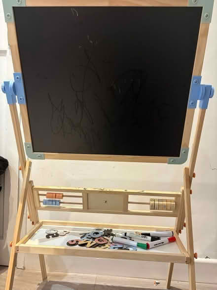 Photo of free Child’s Whiteboard/Chalkboard (DE23) #2