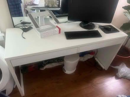 Photo of free White desk (Cardozo) #1