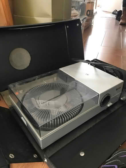 Photo of free Slide projector (New England Quarter BN1) #2