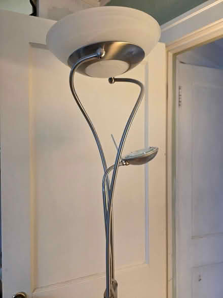 Photo of free pole lamp (SE highland park) #1