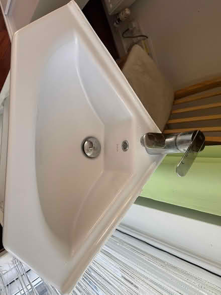 Photo of free Corner basin (Leatherhead) #1