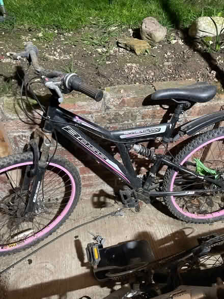 Photo of free Women’s Mountain Bike (Welton HU15) #1