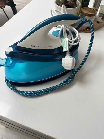 Photo of free Philips steam iron (Chatham ME5) #1