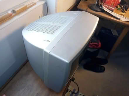 Photo of free CRT Hitachi TV and set top box (Highbury N5) #1