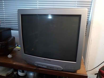 Photo of free CRT Hitachi TV and set top box (Highbury N5) #3