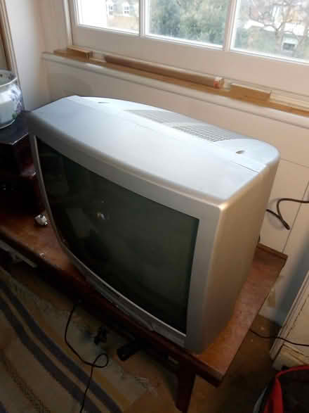 Photo of free CRT Hitachi TV and set top box (Highbury N5) #2