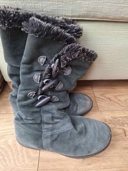 Photo of free grey furry boots size 6 (Florence Park OX4) #2
