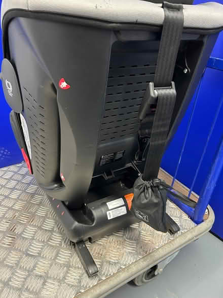 Photo of free Joie isofix car seat 15-36kg (Raynes Park SW20) #3