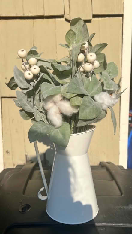 Photo of free “Cotton” decorative vase (N. Stamford) #1