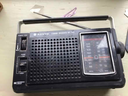 Photo of free Battery radio (Yarpole HR6) #1