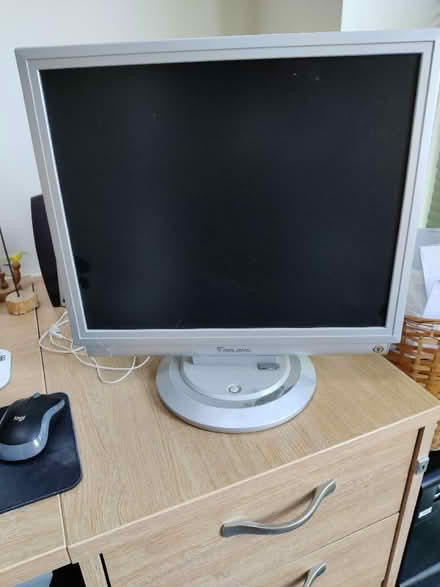 Photo of free relisys 17" monitor (Hanworth RG12) #1