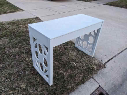 Photo of free Curb alert: Table (S of Ypsi) #1
