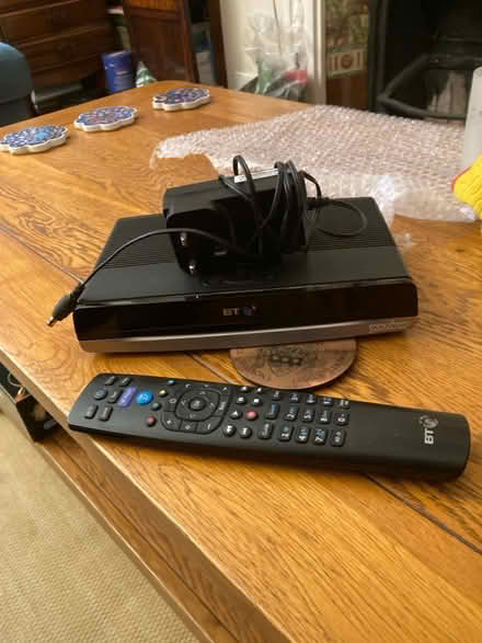Photo of free TV and digital box (Wimbledon SW19 8) #1
