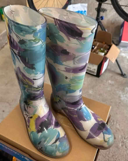 Photo of free Rubber boots. Women’s size 6 (Folkway drive. Mississauga) #1