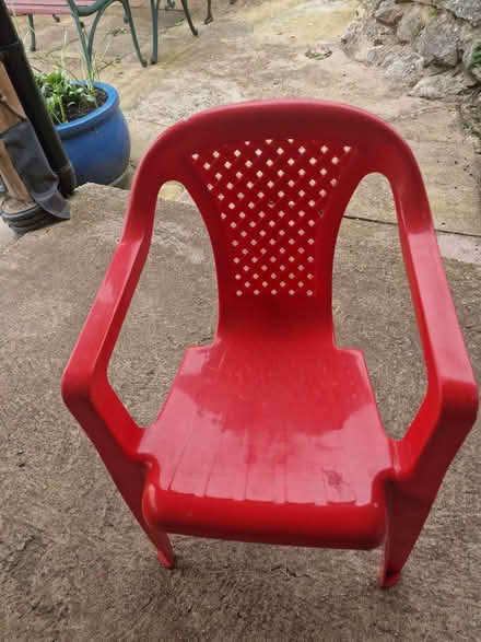 Photo of free childs chair (Plastic) (Lye Valley OX4) #2