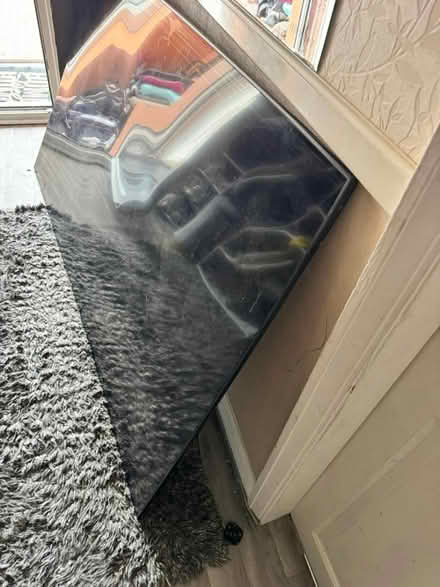 Photo of free Broken screen Smart tv 85 inch (Barkingside IG6) #2