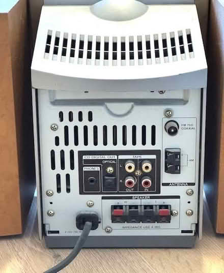 Photo of free Sony amp with speakers (Muswell Hill N10) #2