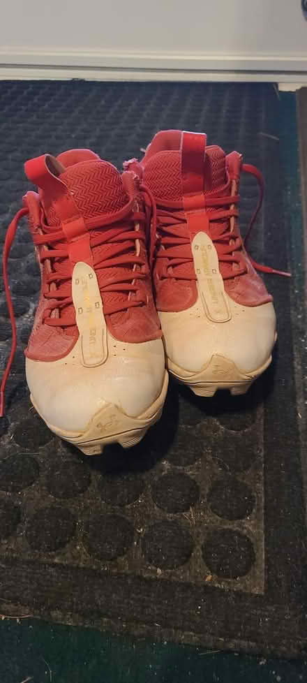 Photo of free Men's baseball cleats (Mavis and burnhamthorpe) #3
