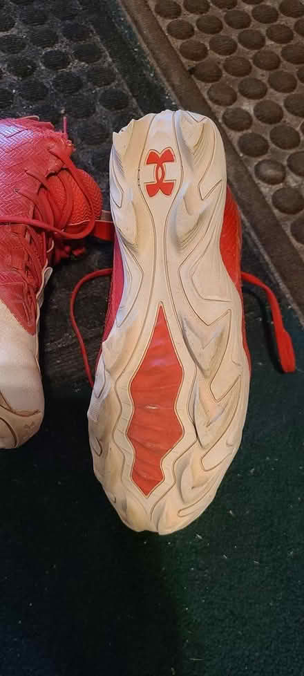 Photo of free Men's baseball cleats (Mavis and burnhamthorpe) #2