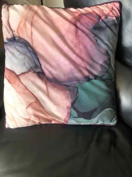 Photo of free Cushion covers 50x50cm (Cavendish DE23) #2