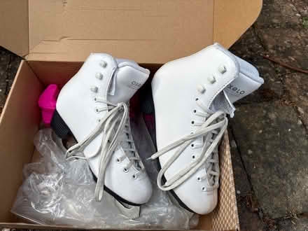 Photo of free Iceskating Boots Oxelo size 4 (Shippon OX14) #1